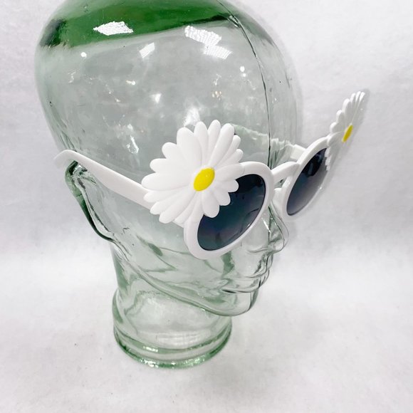 Daisy Daisy White & Yellow Selfie Glasses - Picture 4 of 11